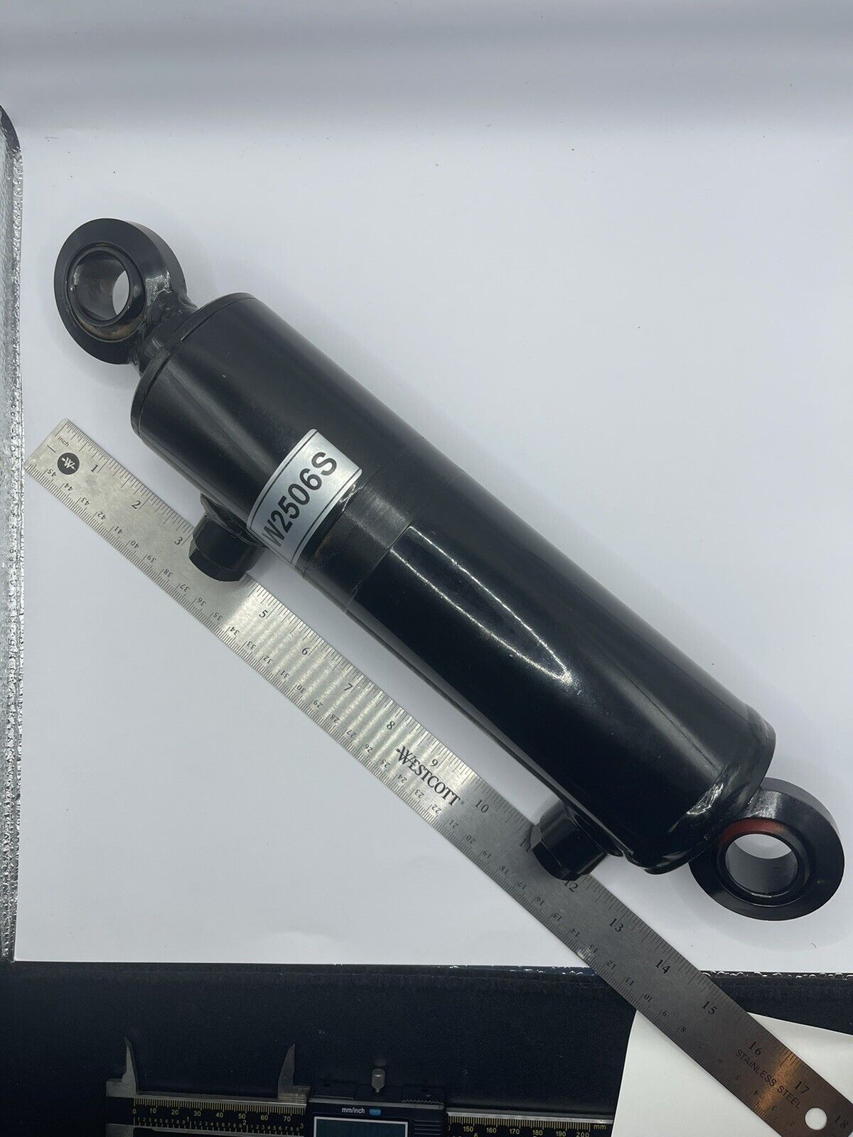 2.5”x6” Swivel Ended Double Acting Hydraulic Ram